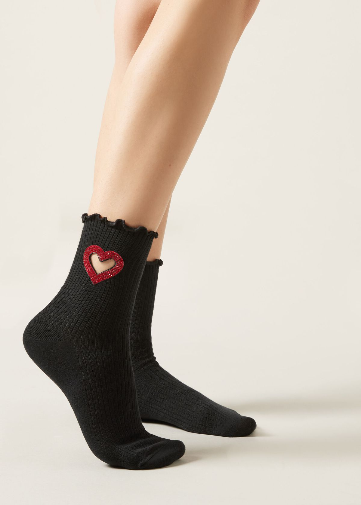 Romantic Heart Cutout Ribbed Crew Socks – Black